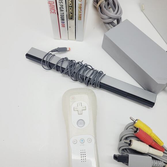 Nintendo Wii System Console (RVL-001) Controller Cords 4 Family Games - Picture 3 of 11